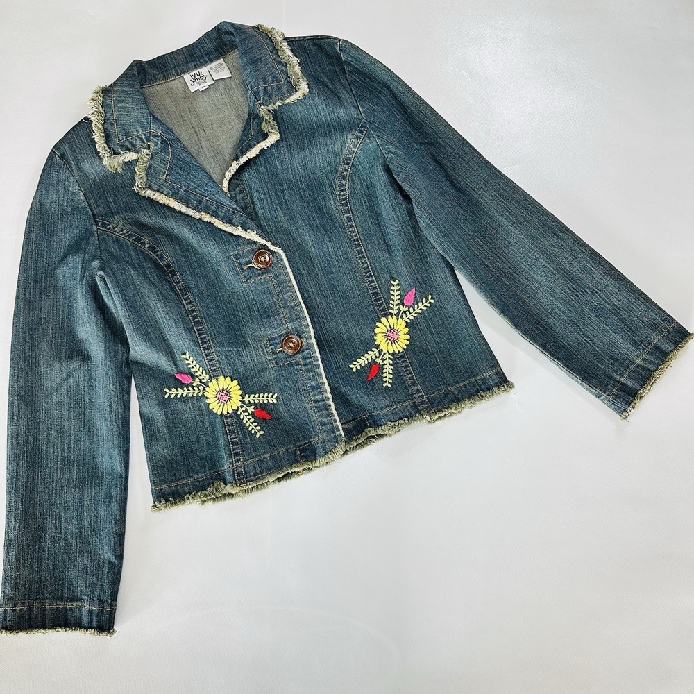 Ivy Jane Women's Medium Embroidered Denim Jacket Floral Fringe‎ Hem Button Front
